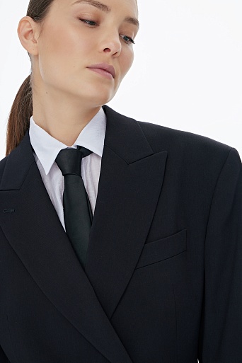 Черный приталенный пиджак с расширенными плечами Gerda