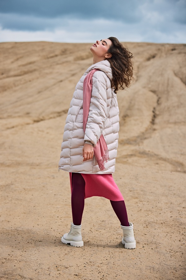 5 видов пуховиков, которые можно носить с платьями и юбками. Фото 4