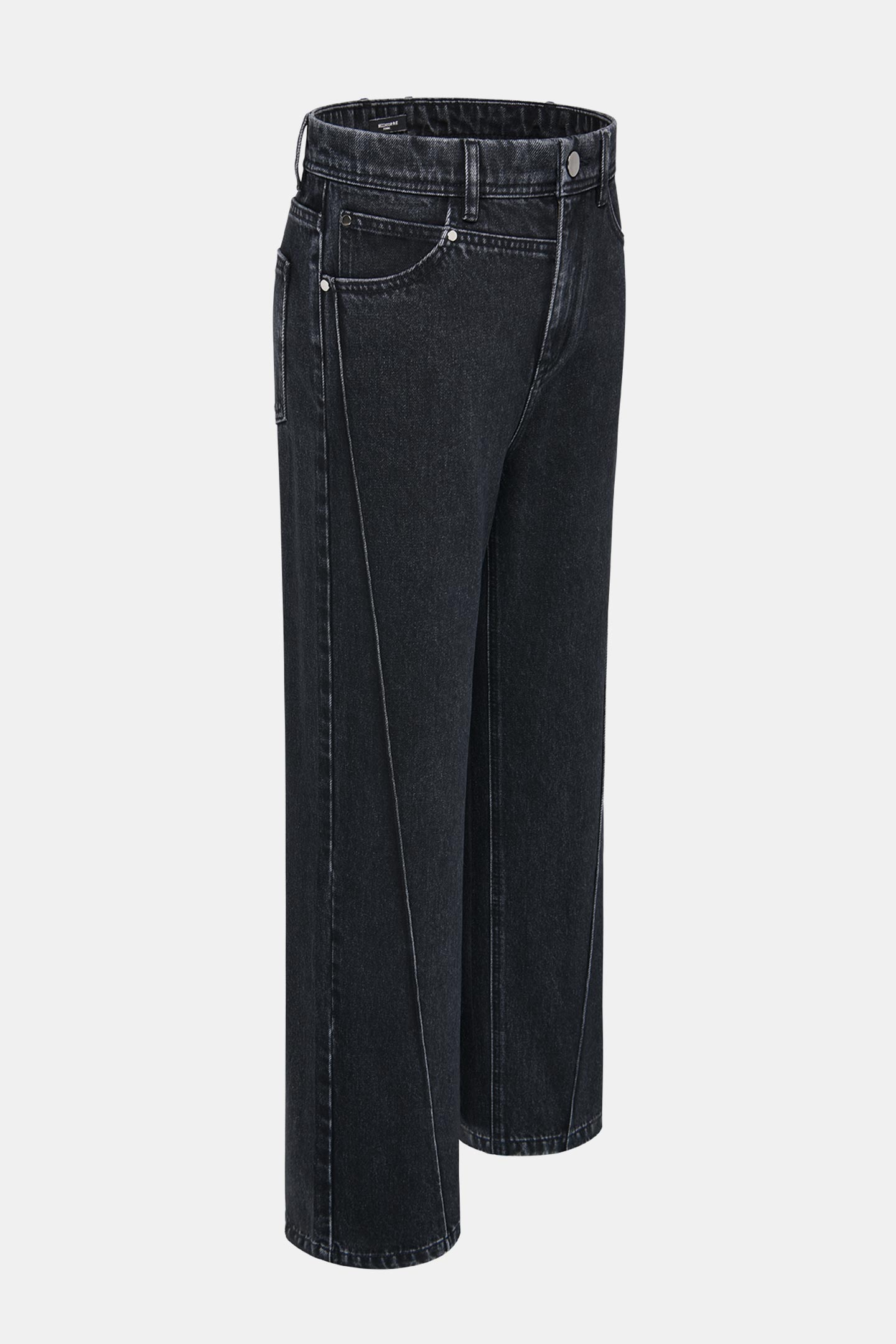 Ғимараттың кіреберісінде жыныстық қатынасқа түскен итальяндық әйелдің видеосы