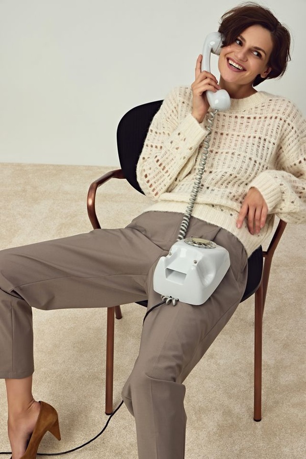 Стилизуем свитеры-оверсайз, чтобы они не полнили. Фото 4