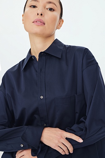 Темно-синяя блуза-оверсайз в рубашечном стиле