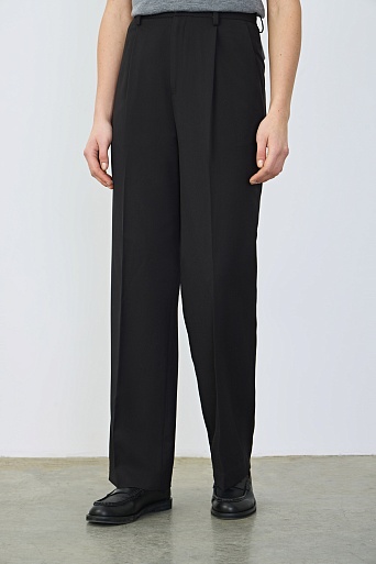 Прямые брюки с защипами, черные