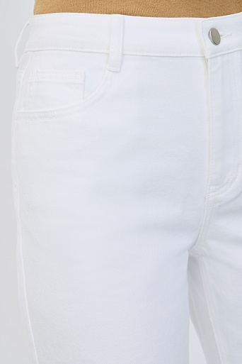 Прямые джинсы, белые