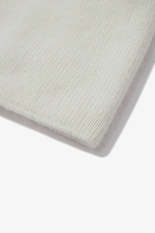 Шапка бини с ангорой, молочная