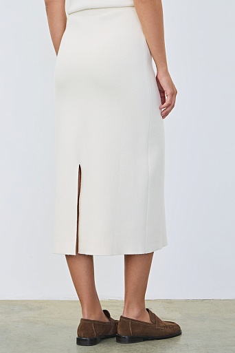 Трикотажная юбка ниже колена с кашемиром, белая