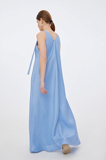 Голубое платье-макси с V-образным вырезом
