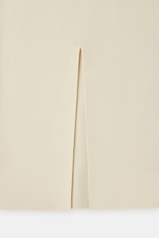 Трикотажная юбка ниже колена с кашемиром, белая