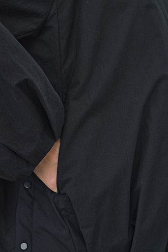 Свободная куртка на пуху, черная