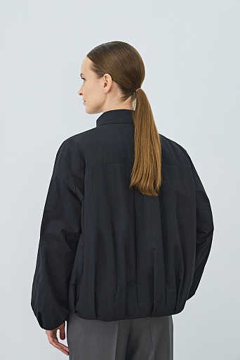 Свободная куртка на пуху, черная