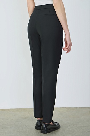 Зауженные костюмные брюки из шерсти, черные
