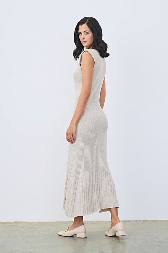 Трикотажное платье в рубчик с кашемиром, серо-бежевый меланж