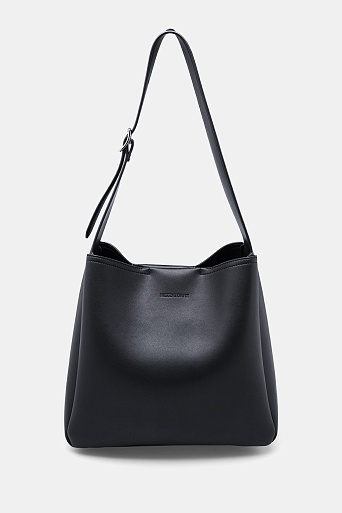 Черная кожаная сумка на ремешке