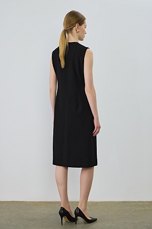 Приталенное платье с ассиметричной застежкой, черное