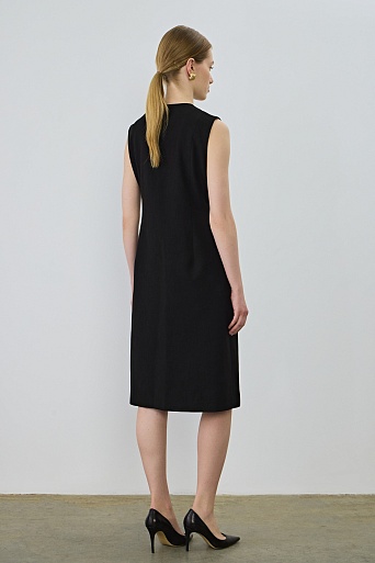 Приталенное платье с ассиметричной застежкой, черное
