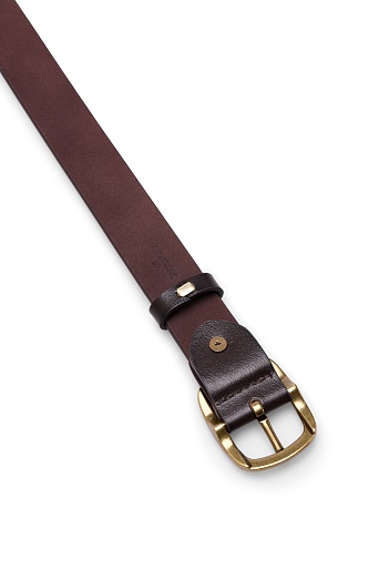 Кожаный ремень с круглой пряжкой