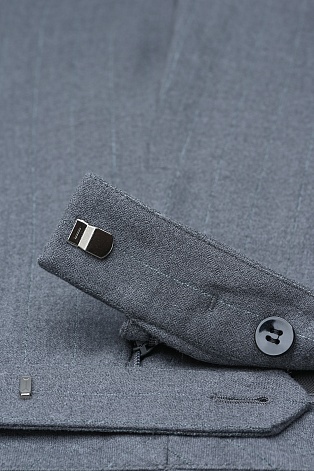Прямые костюмные брюки со стрелками, серые