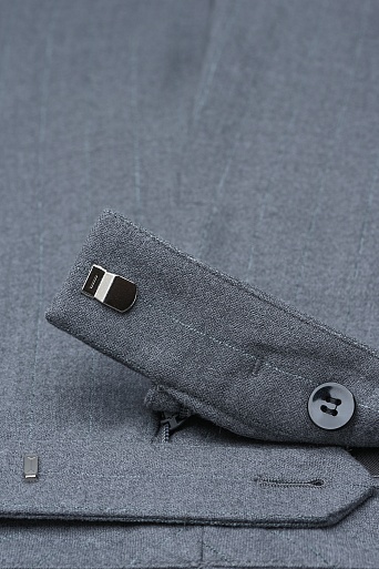 Прямые костюмные брюки со стрелками, серые