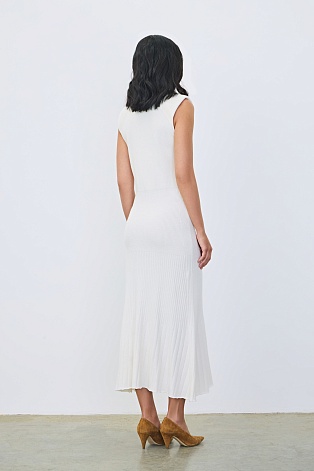 Трикотажное платье в рубчик с кашемиром, белое