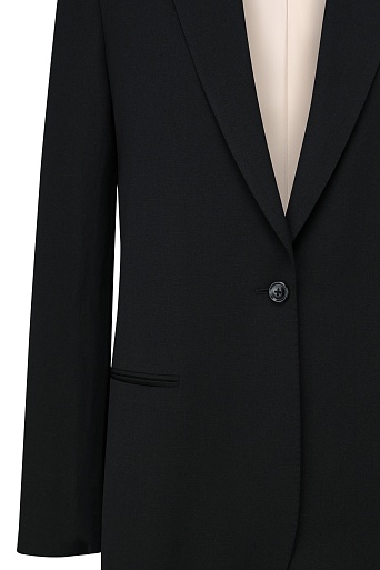 Черный пиджак на одной пуговице