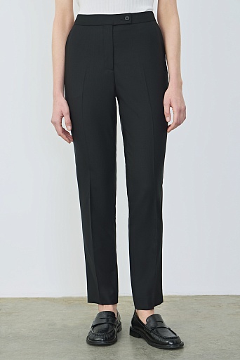 Зауженные костюмные брюки из шерсти, черные