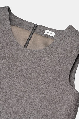 Платье-футляр без рукавов, серо-коричневое