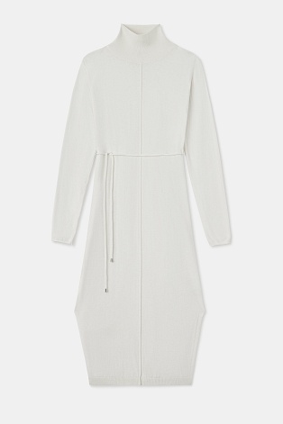 Трикотажное платье с пояском, молочное