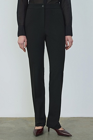 Зауженные костюмные брюки со стрелками, черные