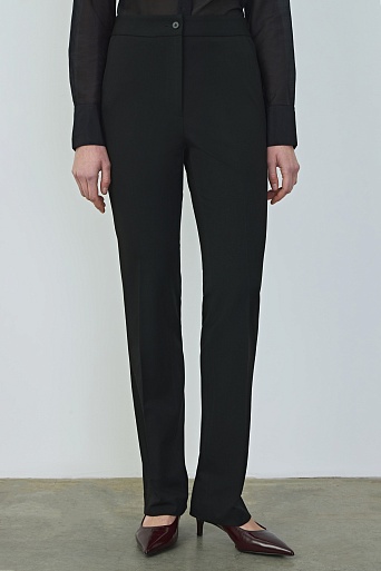 Зауженные костюмные брюки со стрелками, черные