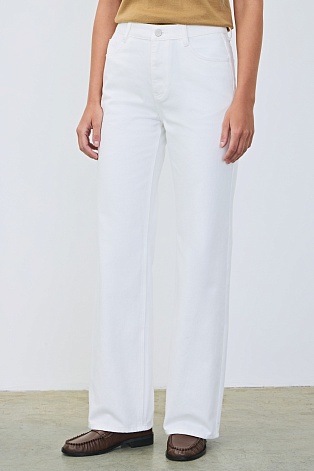 Прямые джинсы, белые