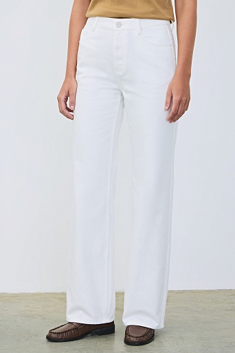 Прямые джинсы, белые