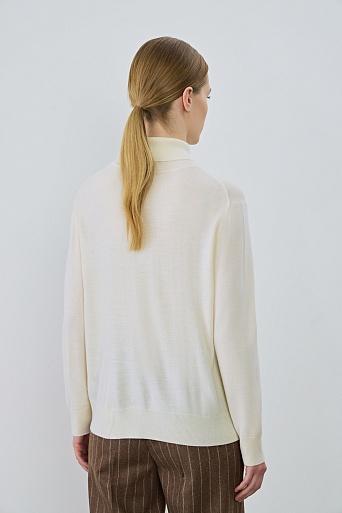 Свободная водолазка из шерсти, молочная