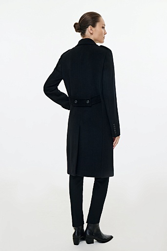 Черное двубортное пальто