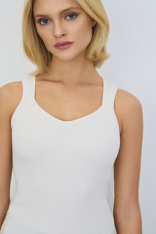 Топ в рубчик на широких бретелях, белый
