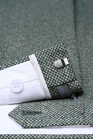 Прямые костюмные брюки  со стрелками, серо-зеленые