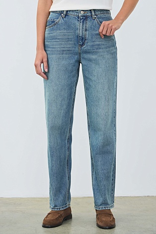 Зауженные джинсы с потертостями, голубые