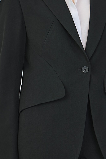 Приталенный жакет с фигурными деталями, черный