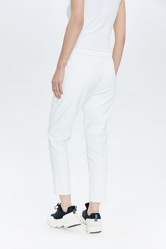 Белые брюки из экокожи
