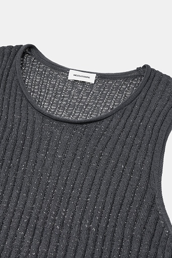 Топ без рукавов с рваным эффектом, черный