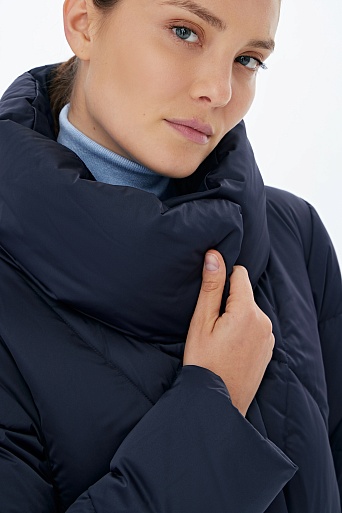 Темно-синее удлиненное пальто на пуху MIA