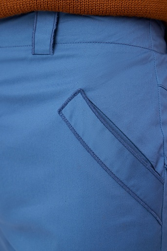 Голубые брюки на резинке