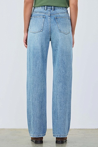 Прямые джинсы, голубые