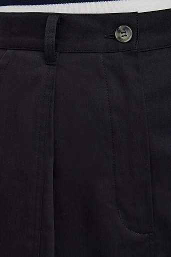 Черная юбка с накладными карманами