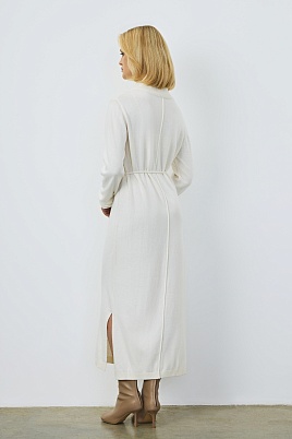 Трикотажное платье с пояском, молочное