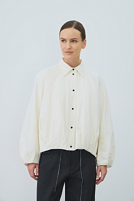 Свободная куртка на пуху, молочная