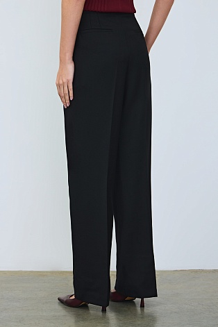 Свободные прямые брюки с защипами, черные