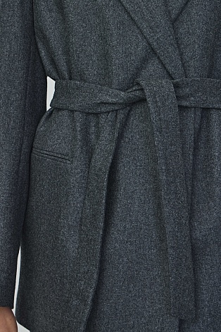 Удлиненный жакет в полоску на поясе, темно-серый