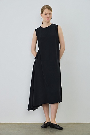 Ассиметричное платье без рукавов, черное