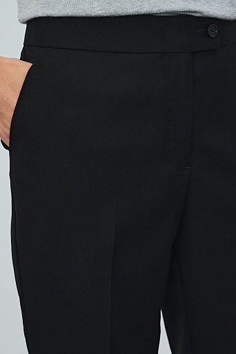 Зауженные брюки со стрелками, черные