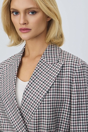 Двубортный жакет на поясе в серо-красную клетку, белый