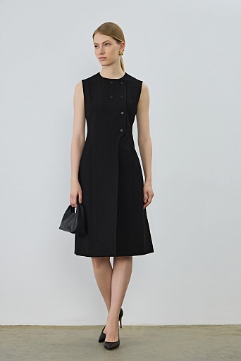 Приталенное платье с ассиметричной застежкой, черное